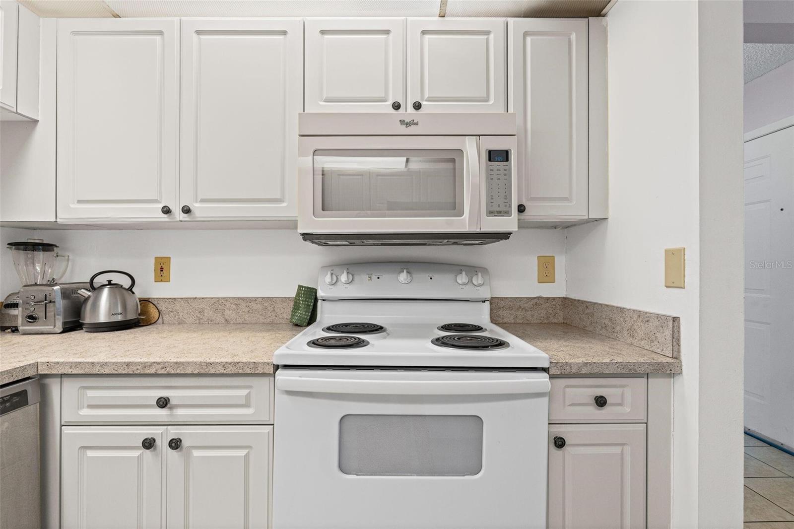 SHOREWALK BATH & TENNIS CLUB 13 - Residential