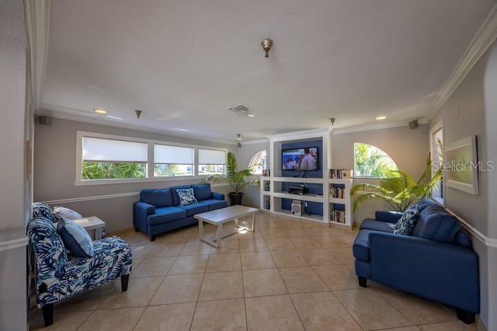 SHOREWALK BATH & TENNIS CLUB 13 - Residential