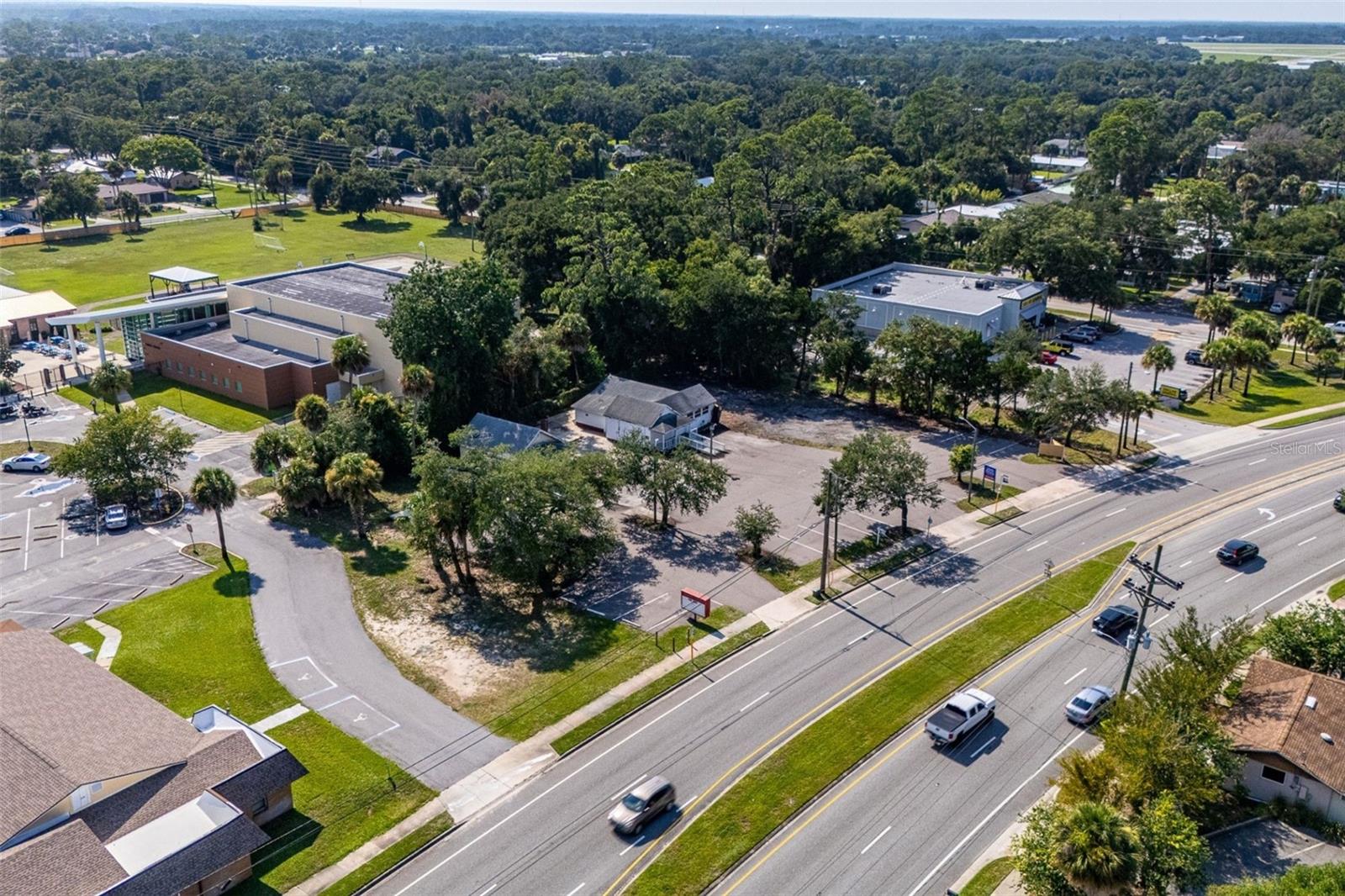 1042 N DIXIE FREEWAY