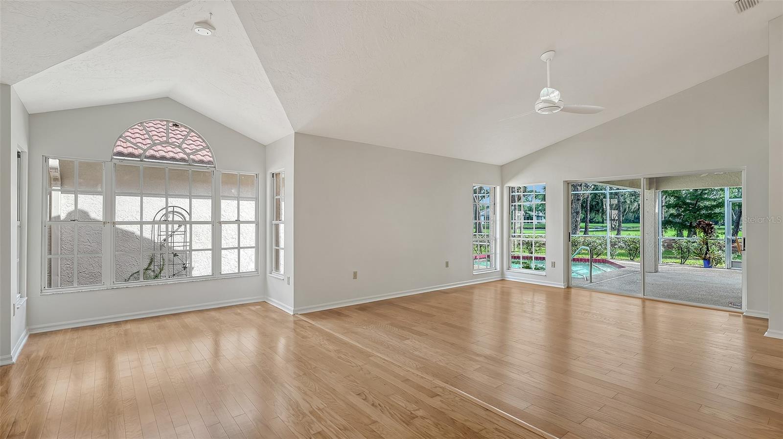 3944 LYNDHURST COURT, SARASOTA, FL, 34235 2 3944 LYNDHURST COURT