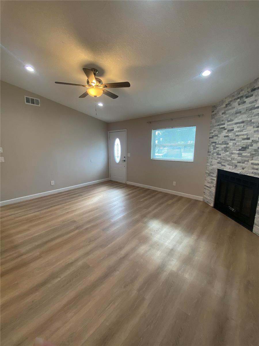 CHESTERVILLA MUNDAYS ADD - Residential Lease