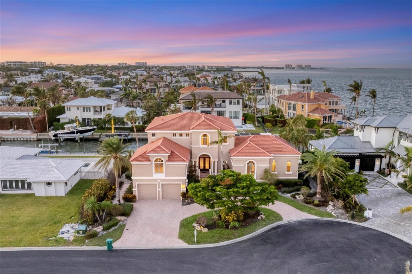 COUNTRY CLUB SHORES - Residential