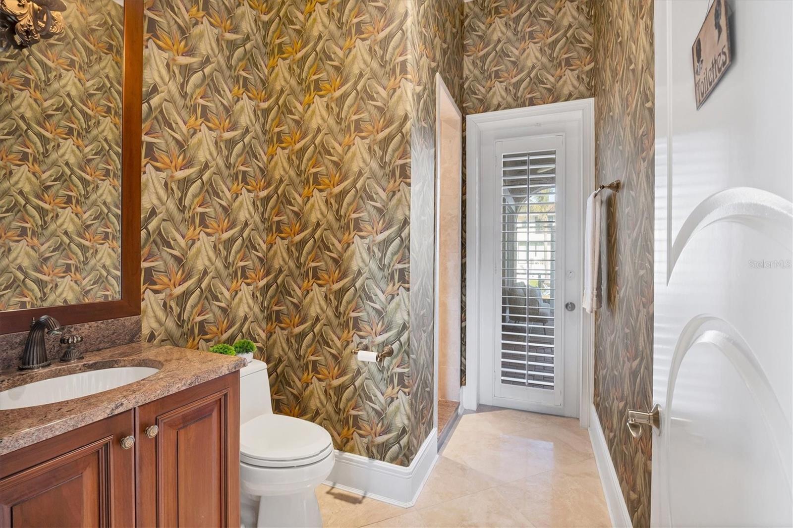 COUNTRY CLUB SHORES - Residential