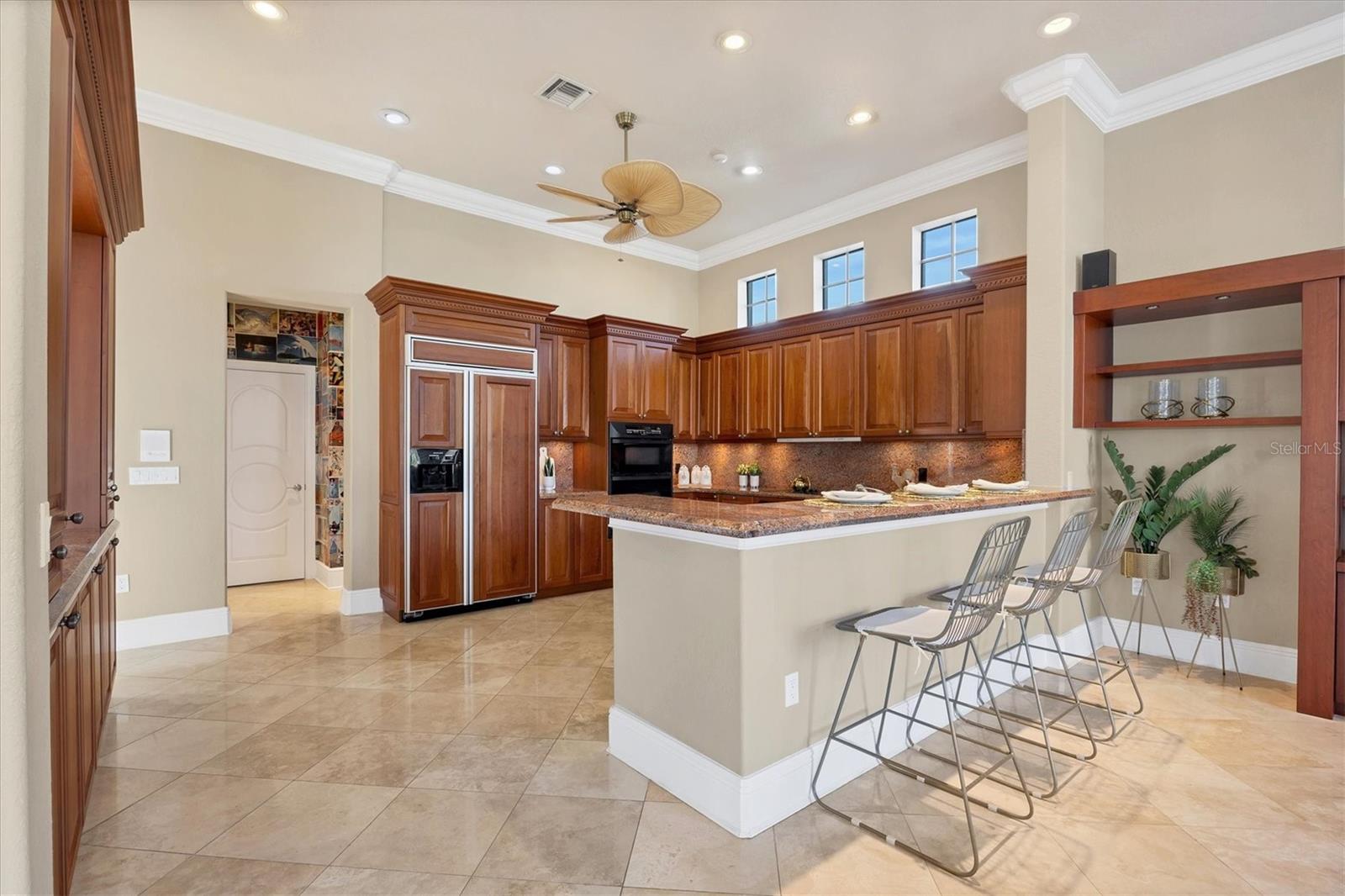 COUNTRY CLUB SHORES - Residential