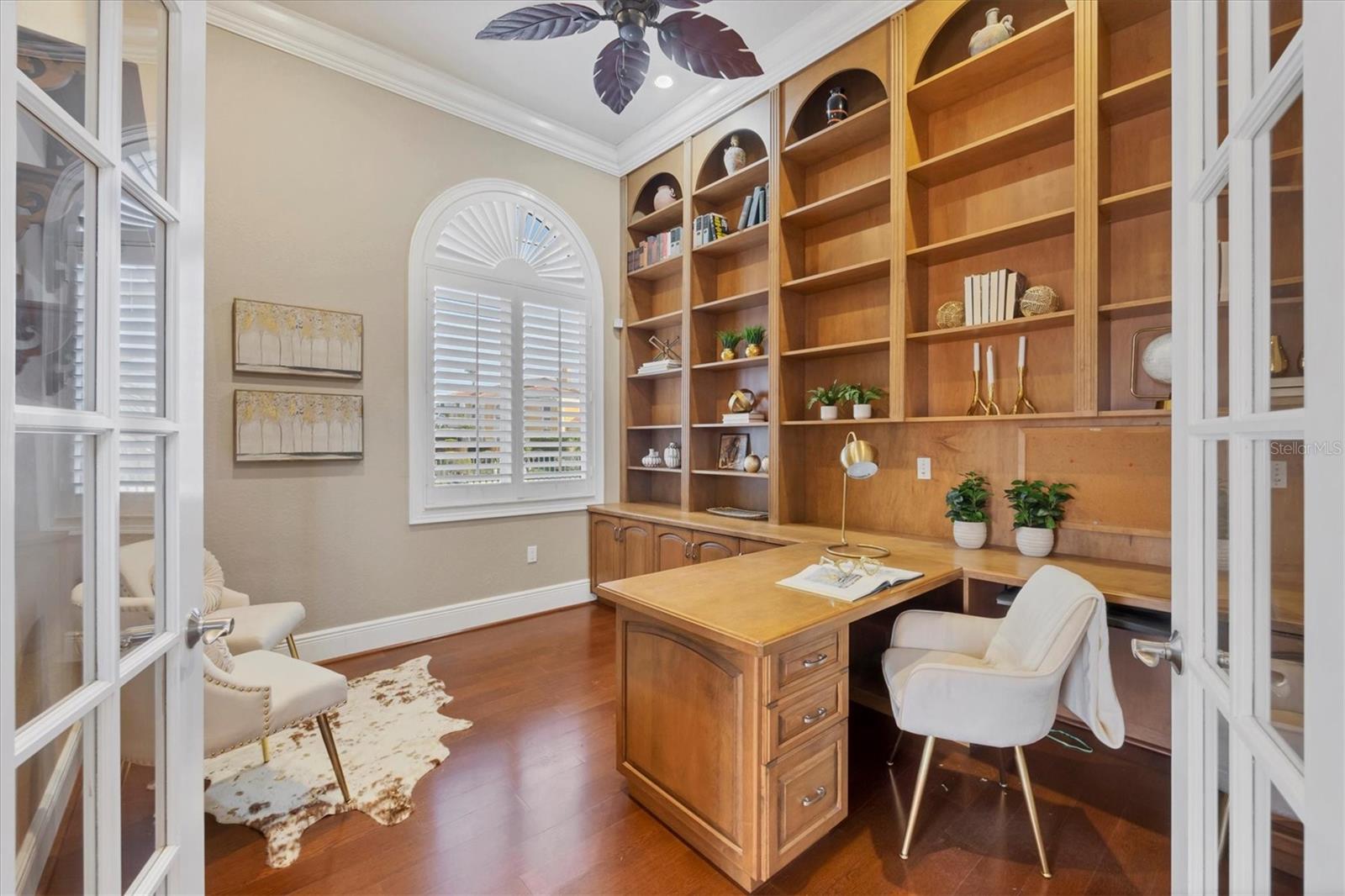 COUNTRY CLUB SHORES - Residential