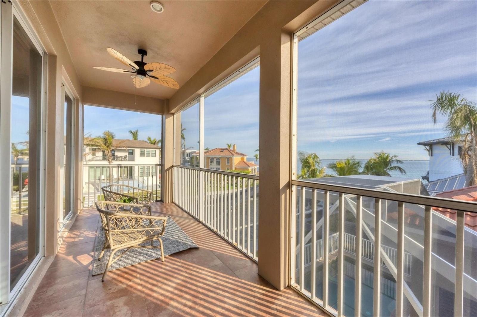 COUNTRY CLUB SHORES - Residential