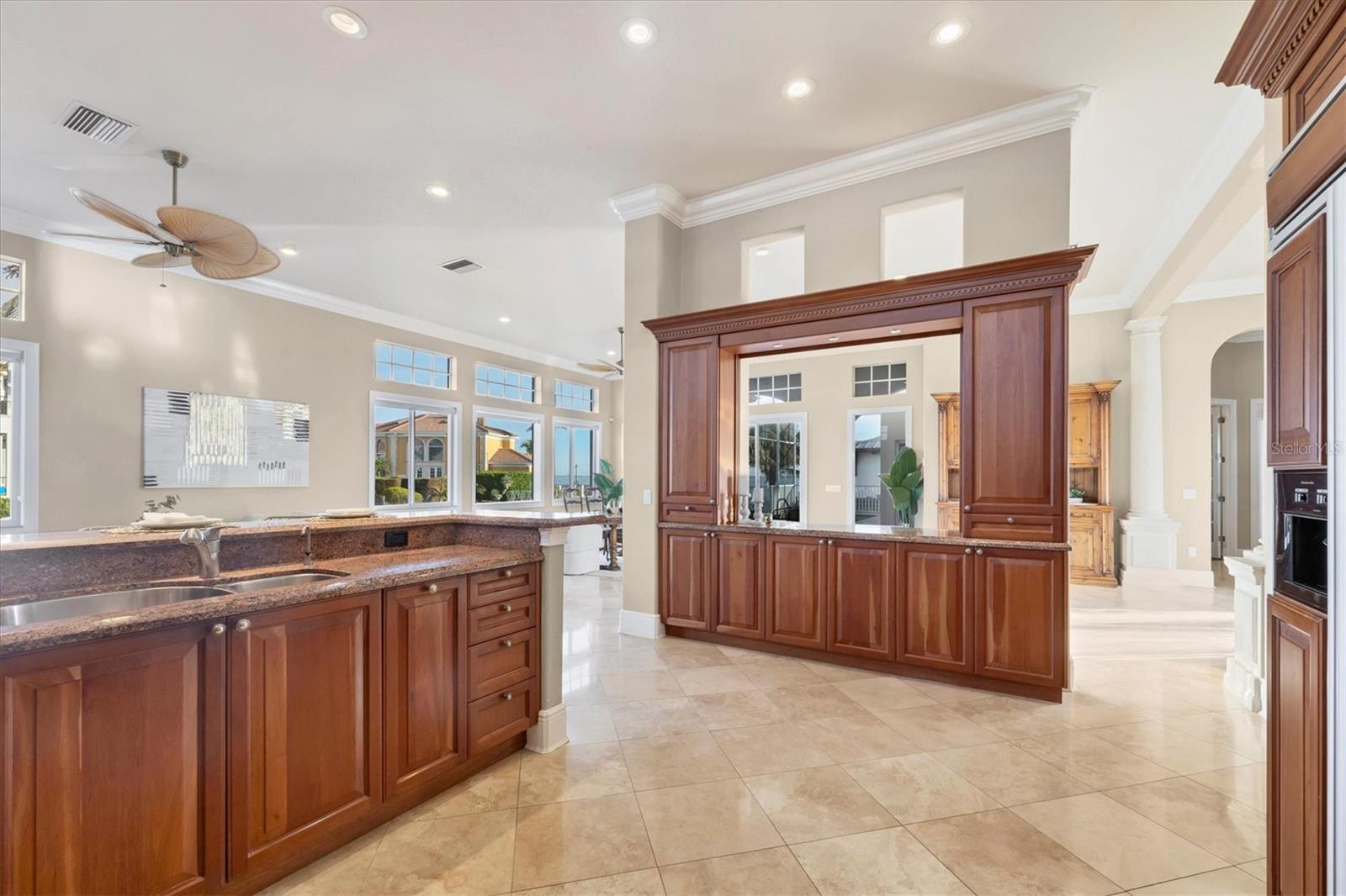 COUNTRY CLUB SHORES - Residential