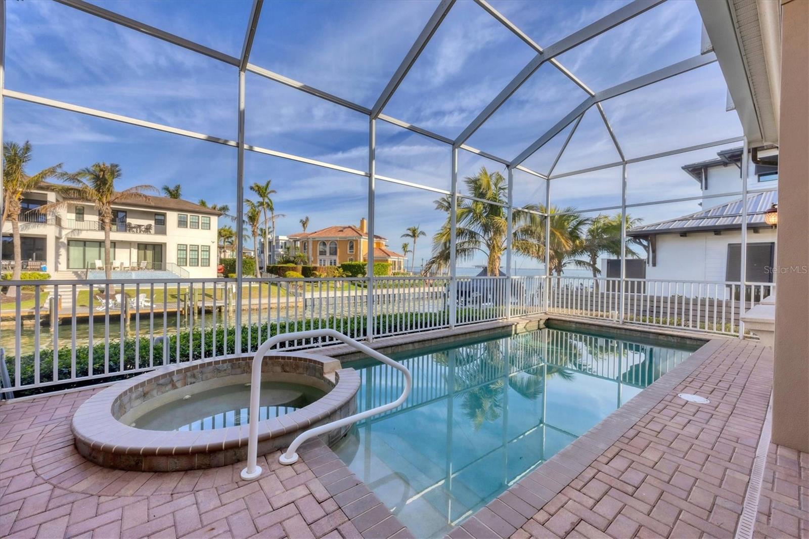 COUNTRY CLUB SHORES - Residential