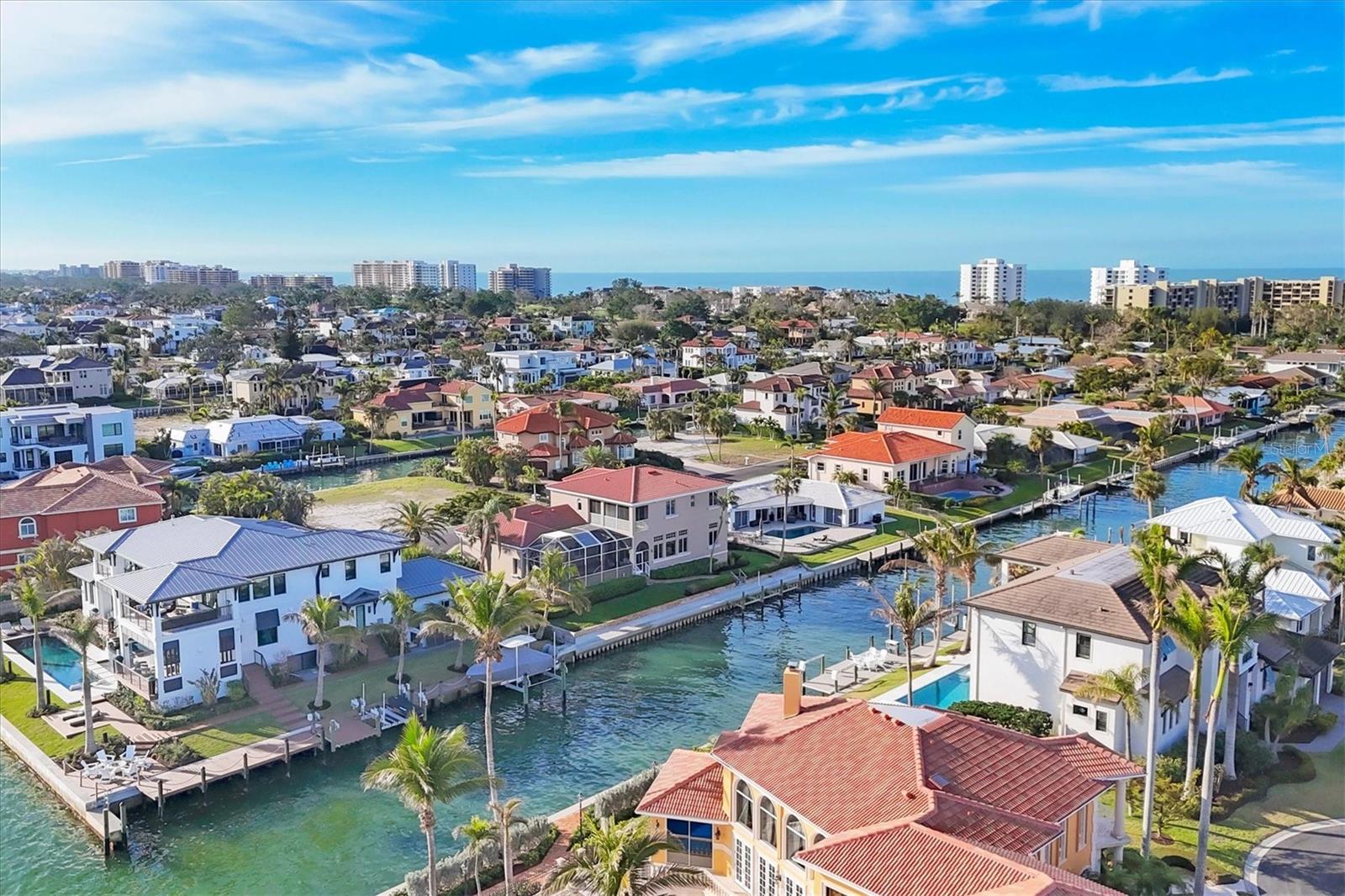 COUNTRY CLUB SHORES - Residential