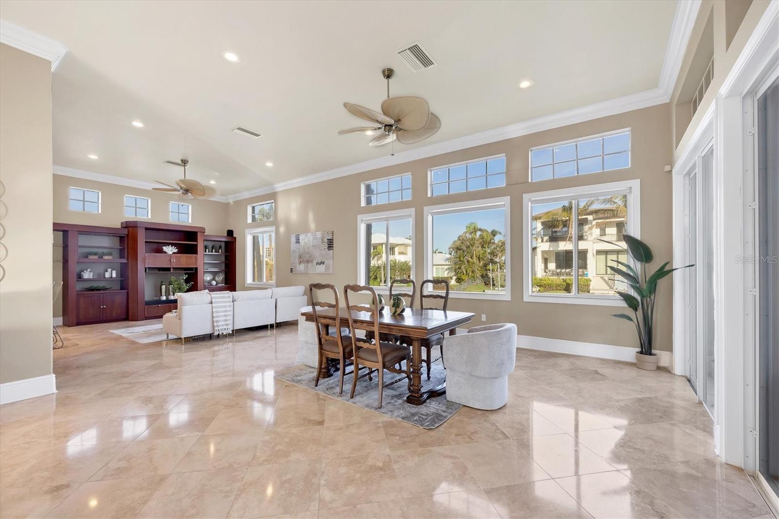 COUNTRY CLUB SHORES - Residential