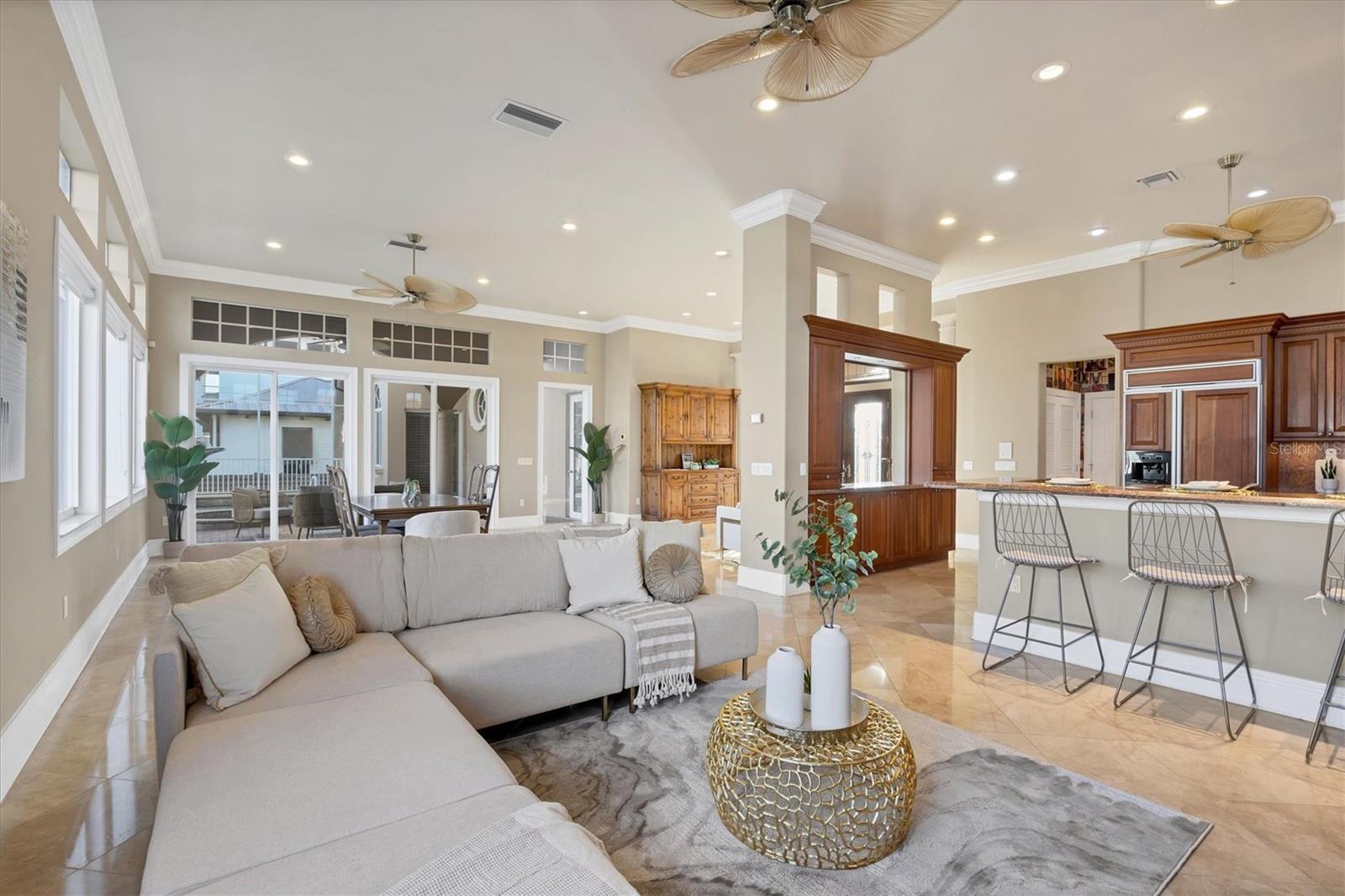 COUNTRY CLUB SHORES - Residential