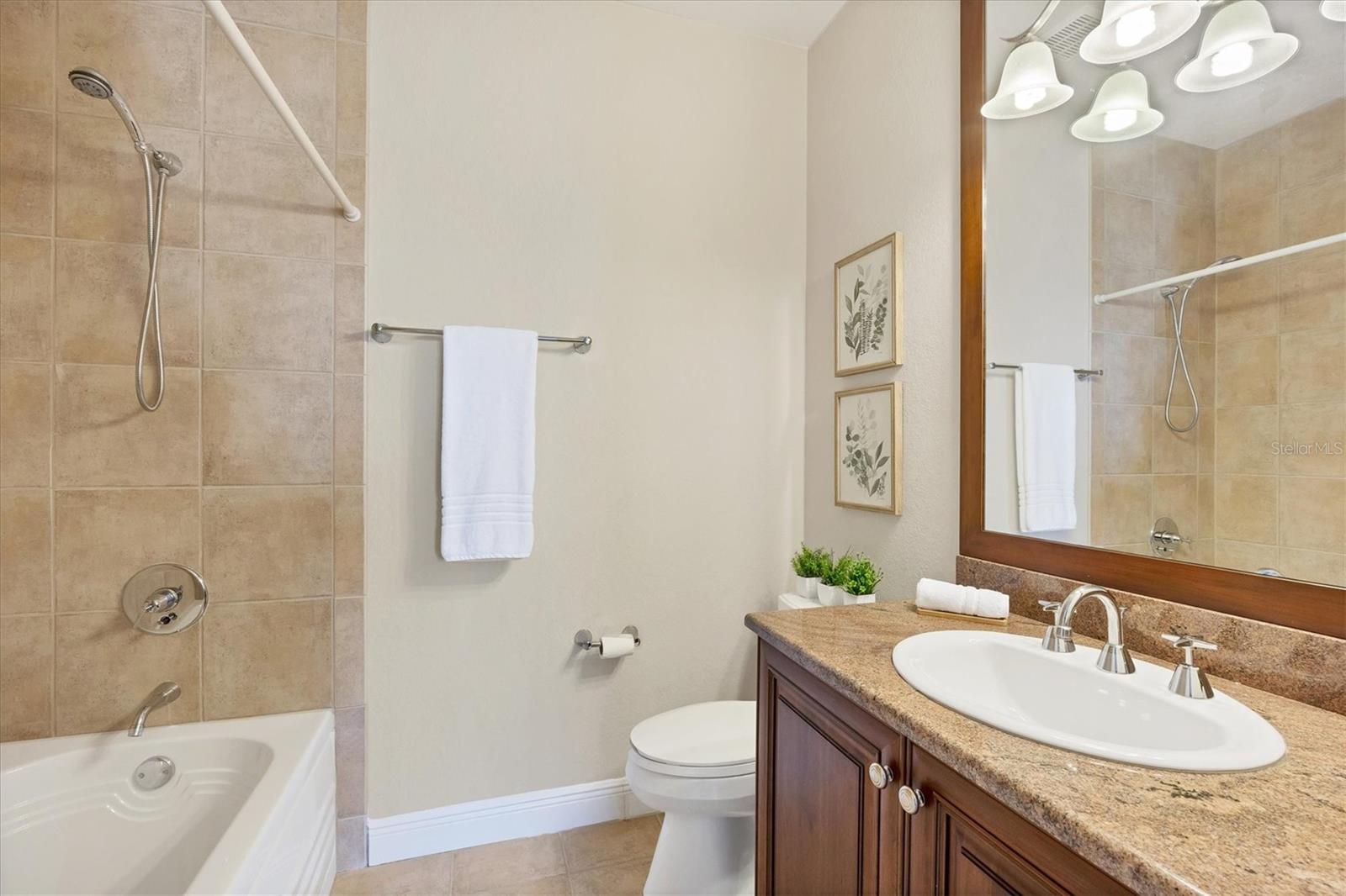 COUNTRY CLUB SHORES - Residential