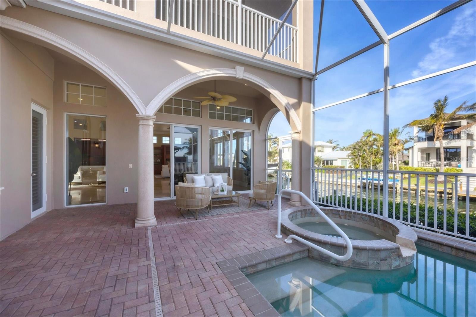 COUNTRY CLUB SHORES - Residential