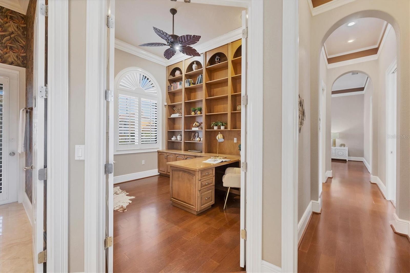 COUNTRY CLUB SHORES - Residential