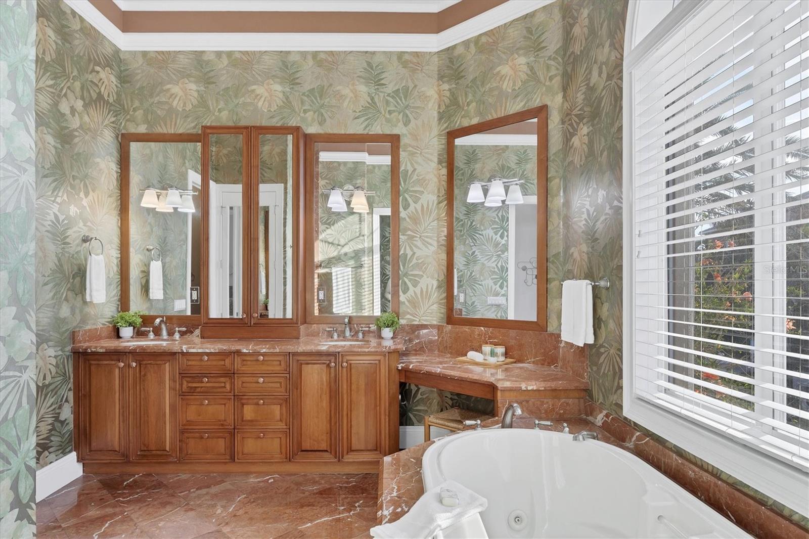 COUNTRY CLUB SHORES - Residential