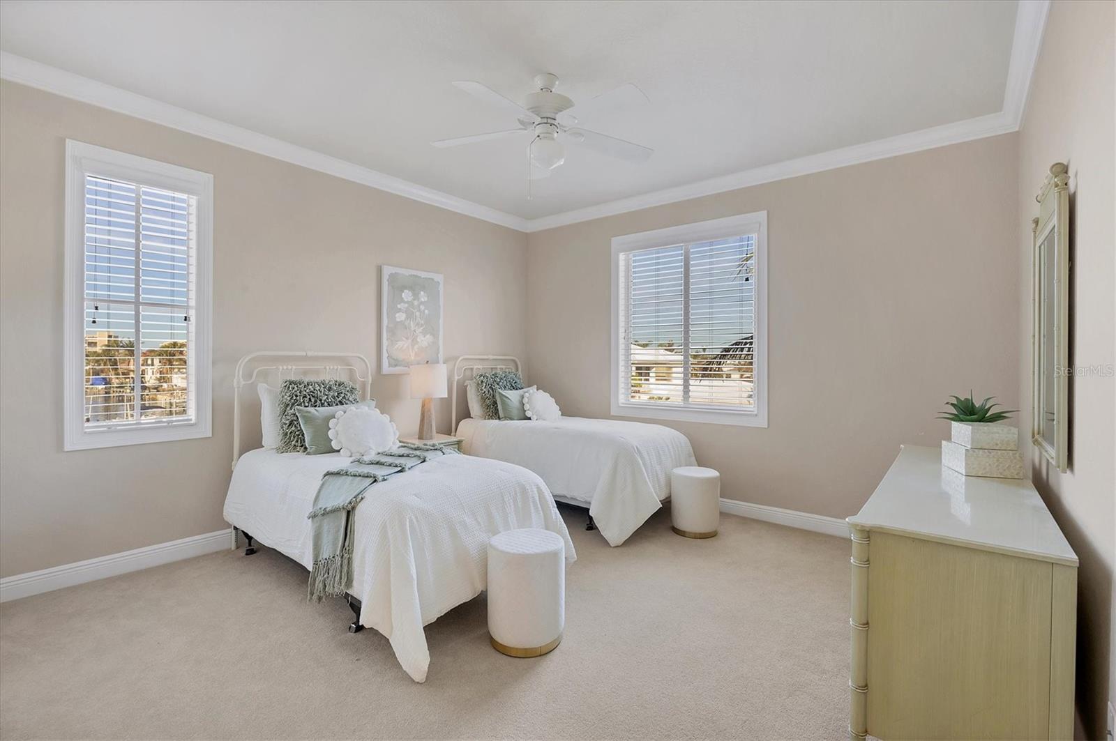 COUNTRY CLUB SHORES - Residential