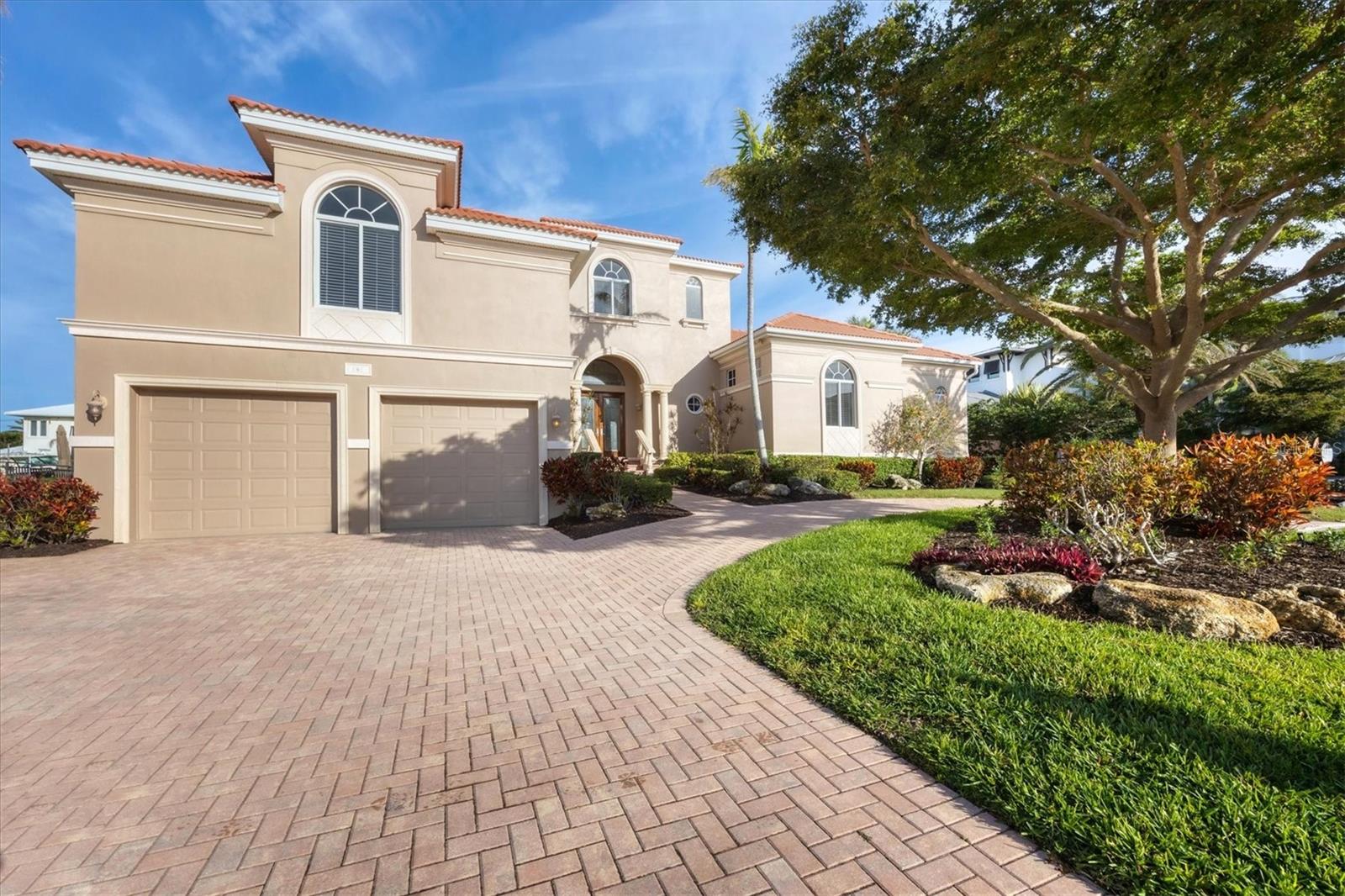 COUNTRY CLUB SHORES - Residential