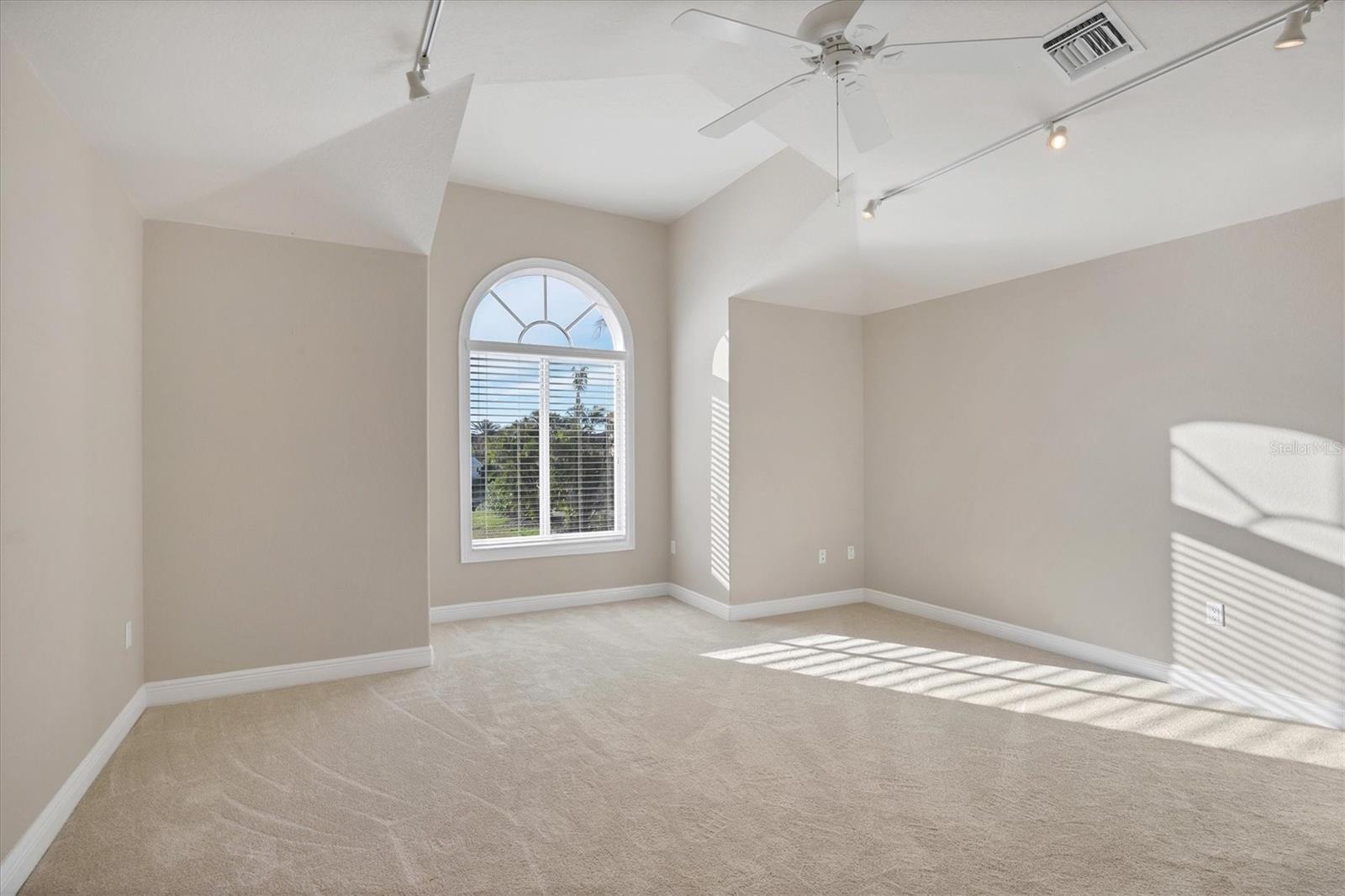 COUNTRY CLUB SHORES - Residential