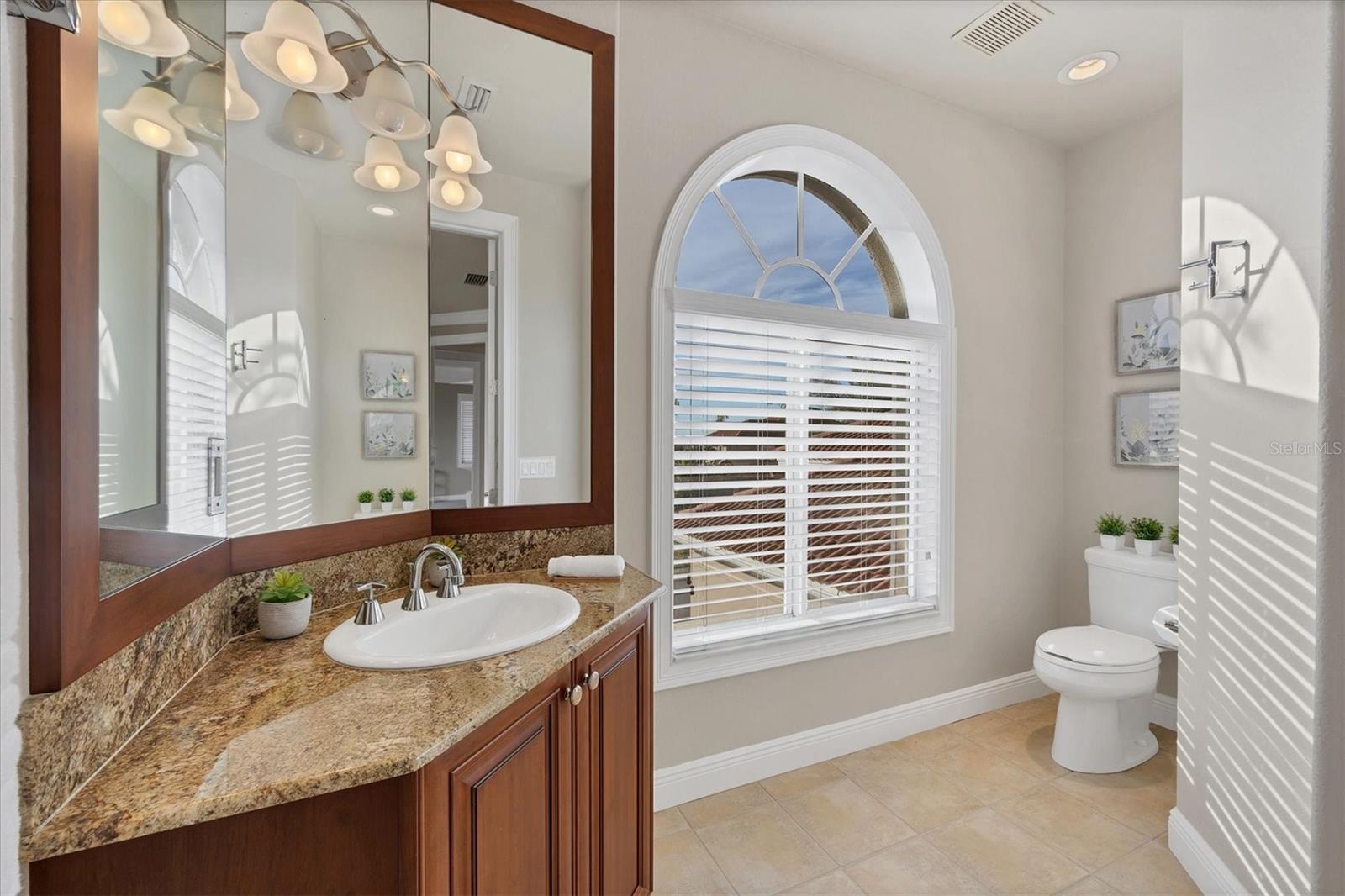 COUNTRY CLUB SHORES - Residential