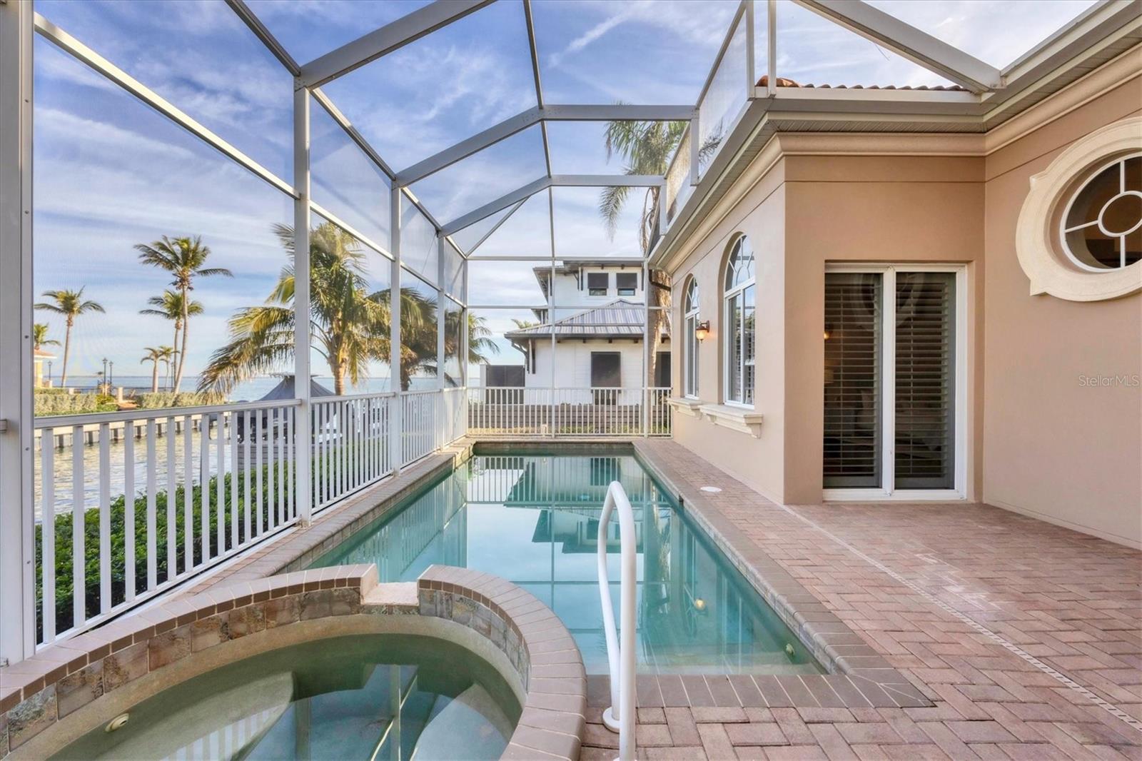 COUNTRY CLUB SHORES - Residential