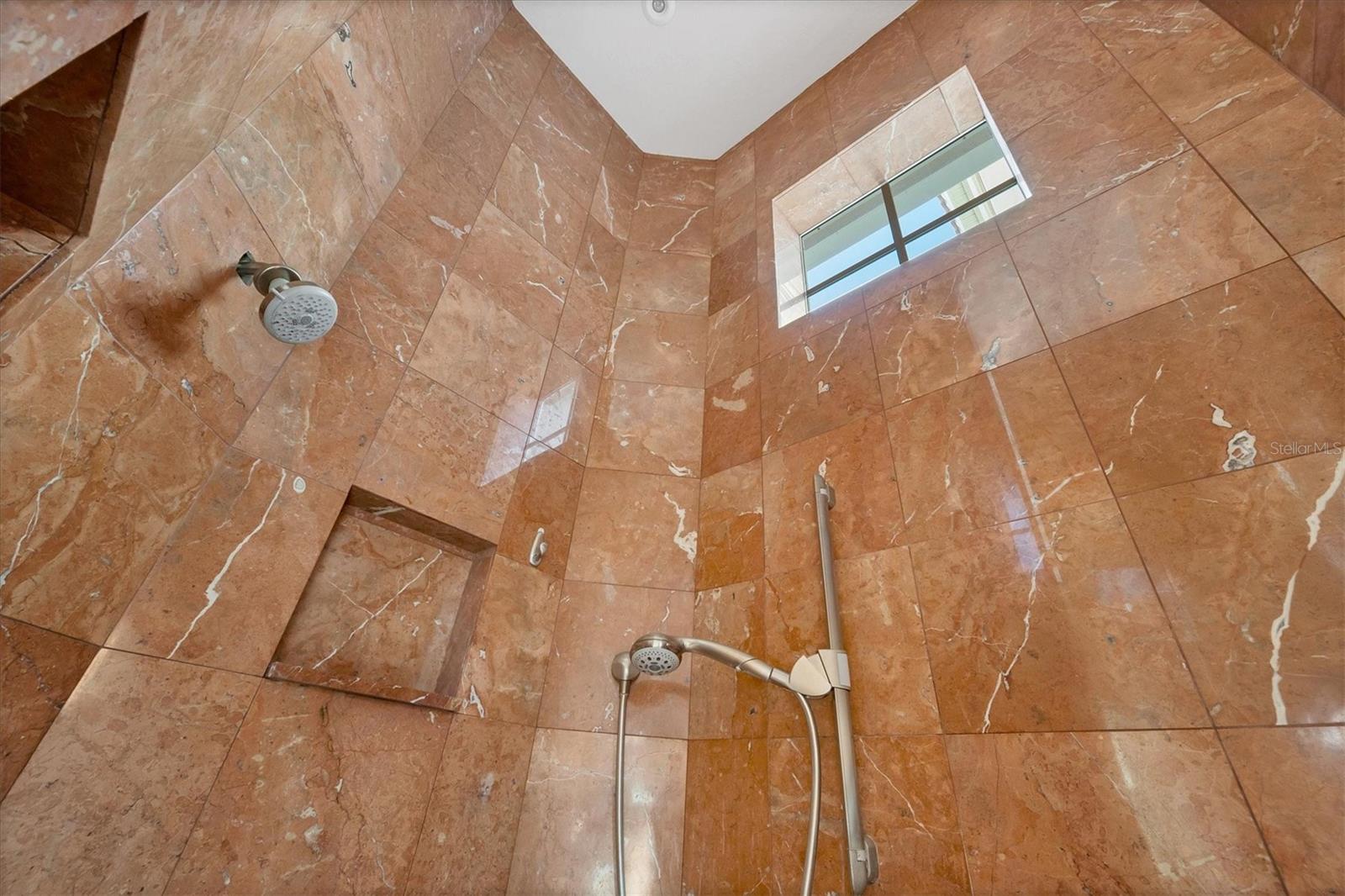 COUNTRY CLUB SHORES - Residential