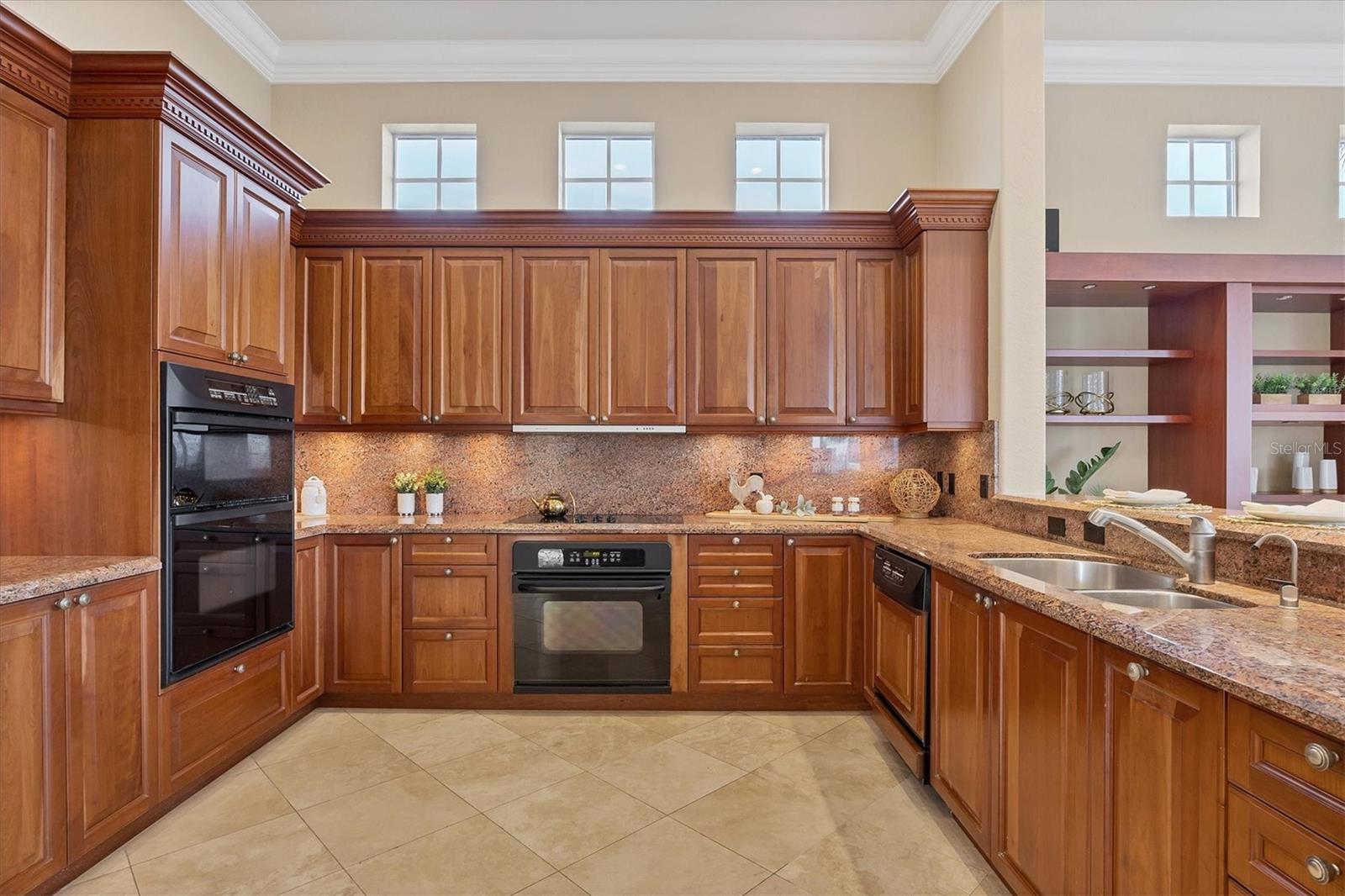 COUNTRY CLUB SHORES - Residential