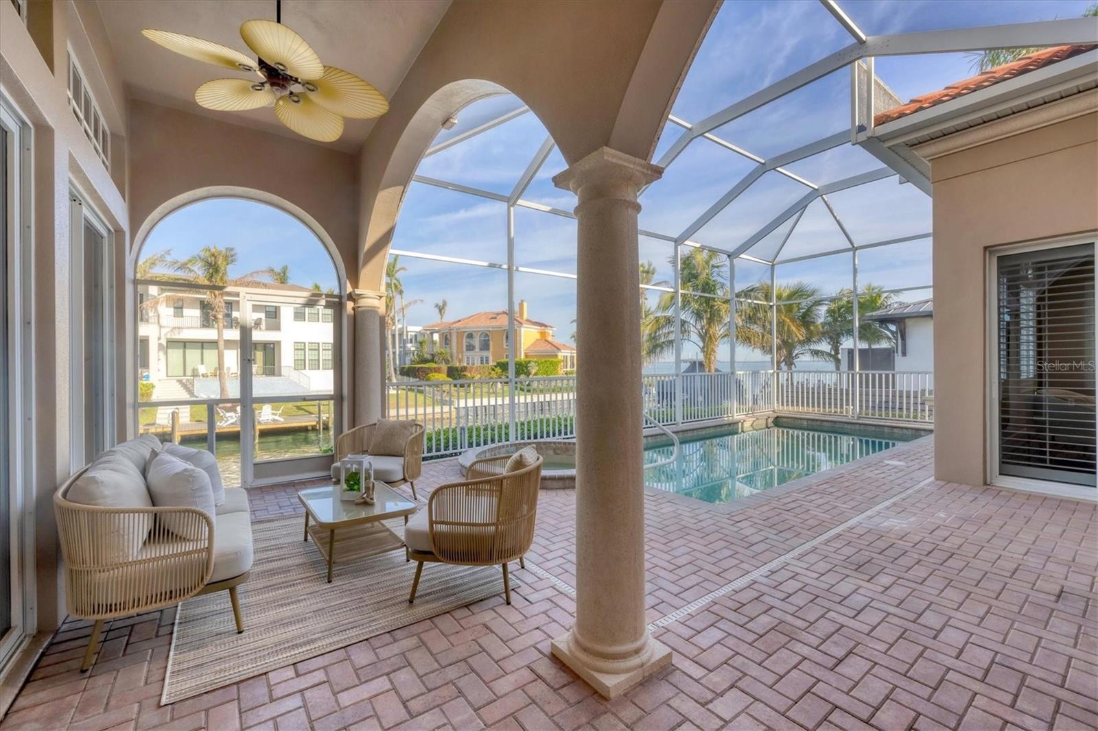 COUNTRY CLUB SHORES - Residential