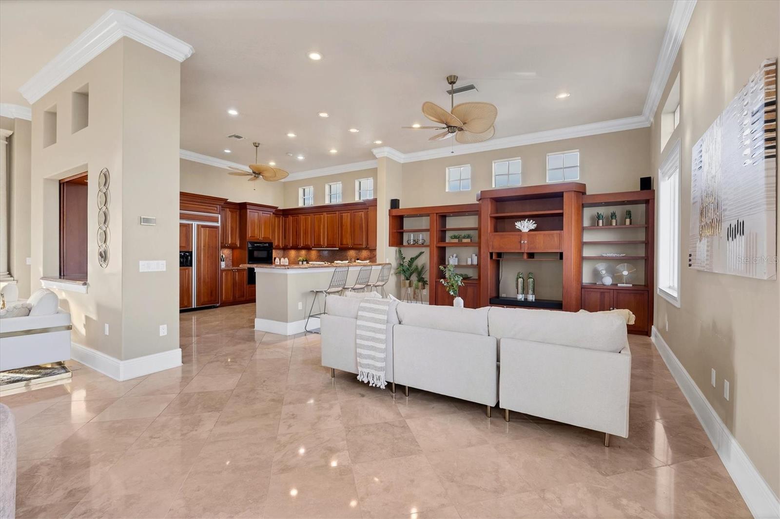 COUNTRY CLUB SHORES - Residential