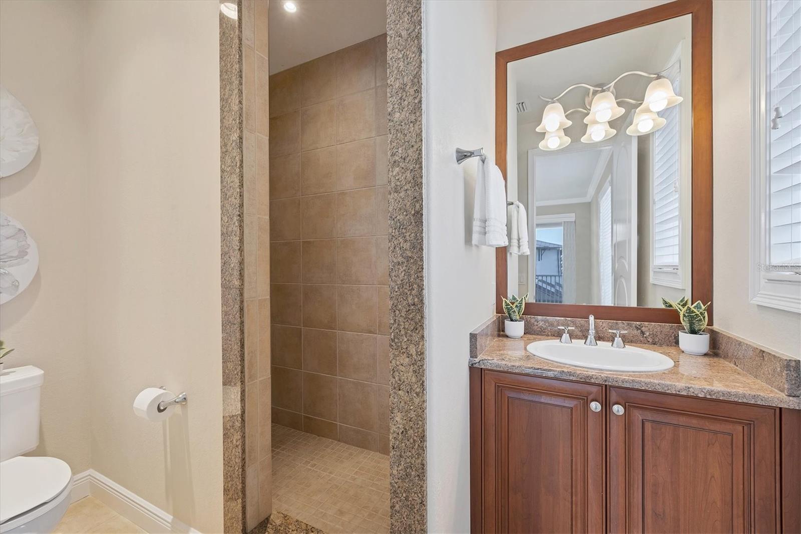 COUNTRY CLUB SHORES - Residential