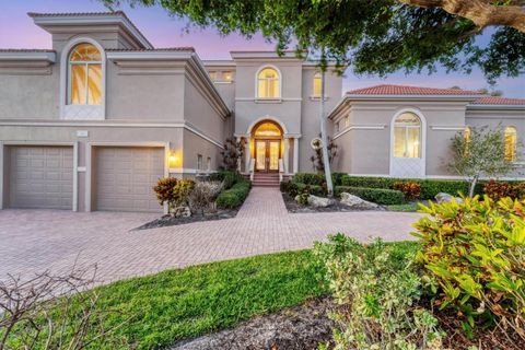 A home in LONGBOAT KEY