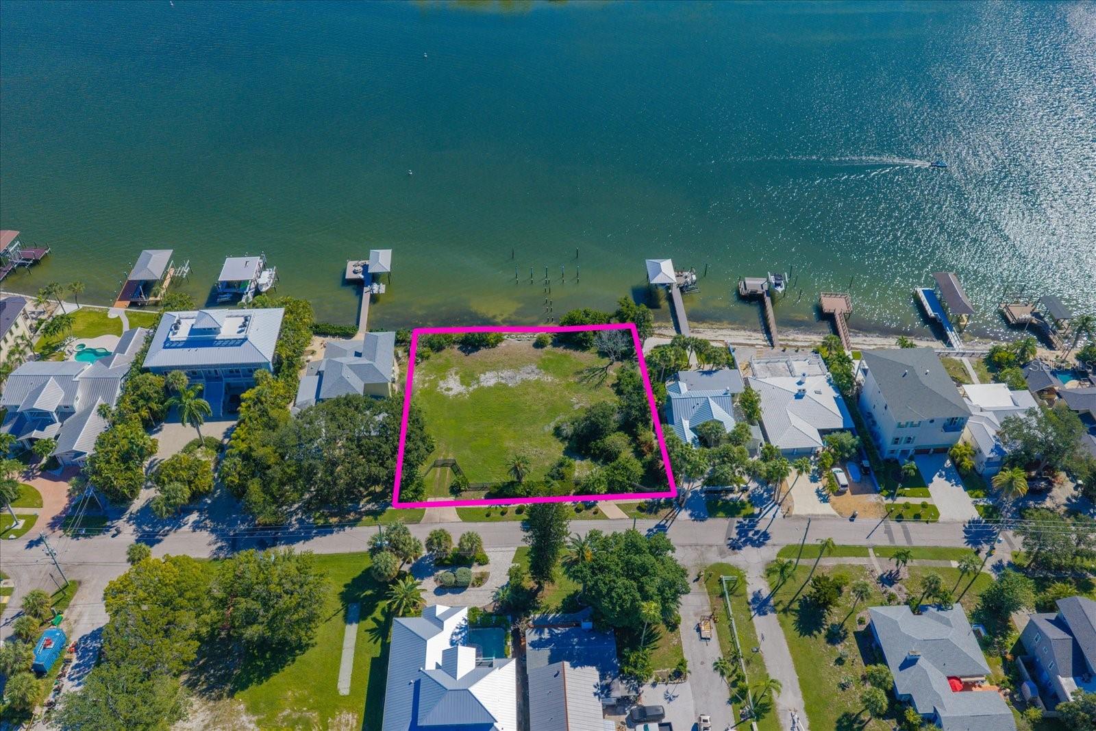 871 BAY ESPLANADE