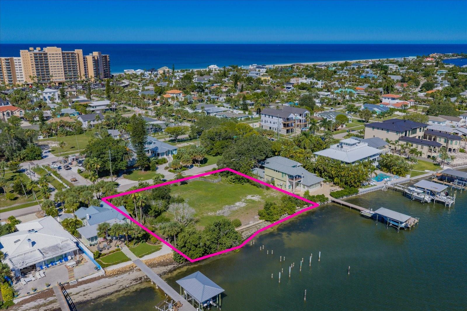 871 BAY ESPLANADE
