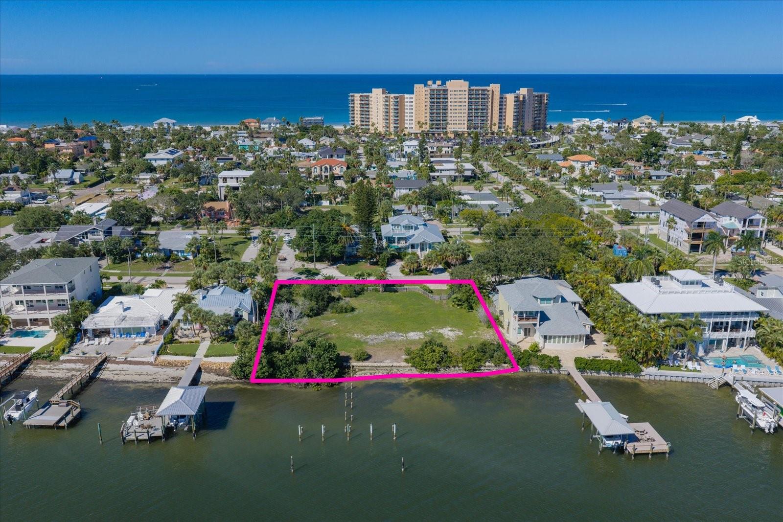 871 BAY ESPLANADE