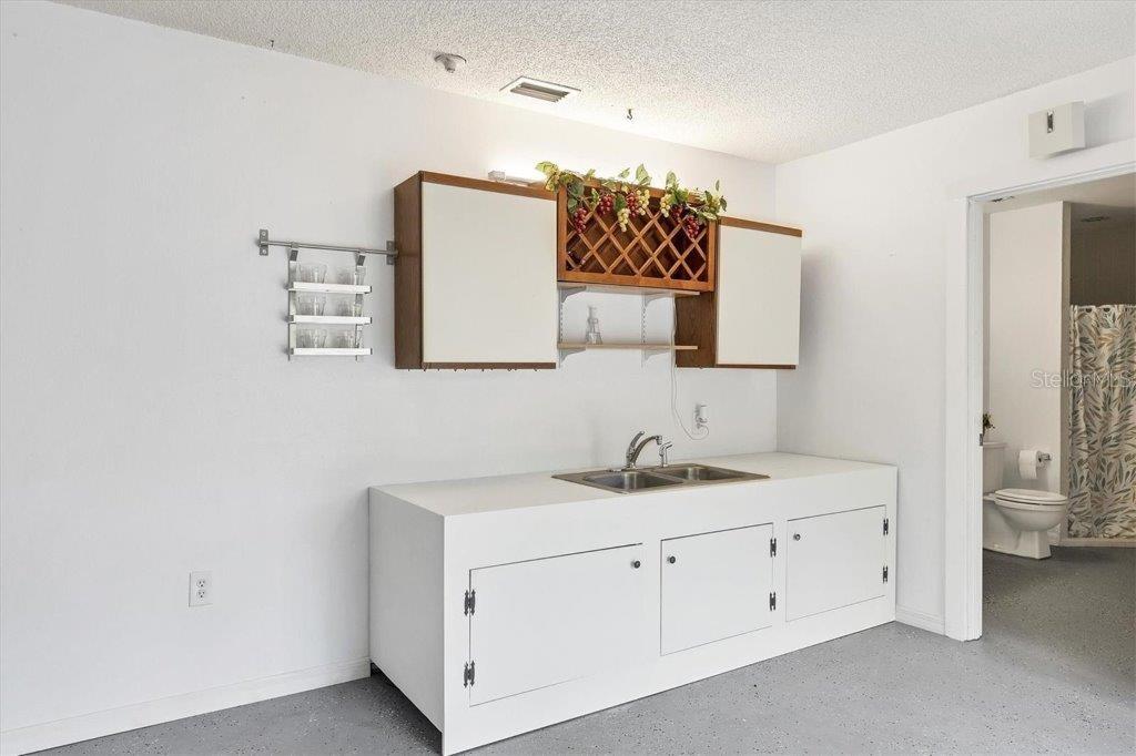 ROBERTS POINT - Residential