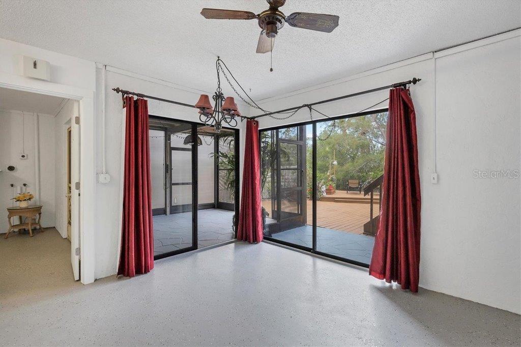 ROBERTS POINT - Residential