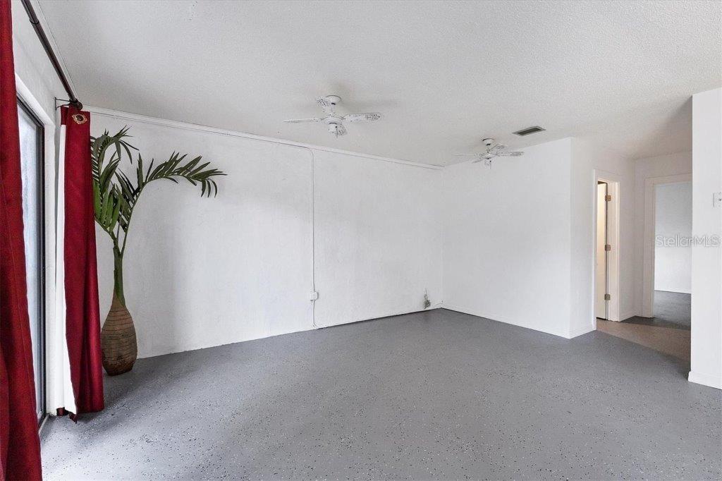 ROBERTS POINT - Residential