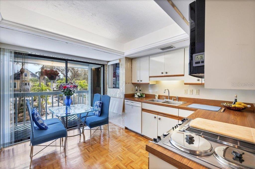 ROBERTS POINT - Residential