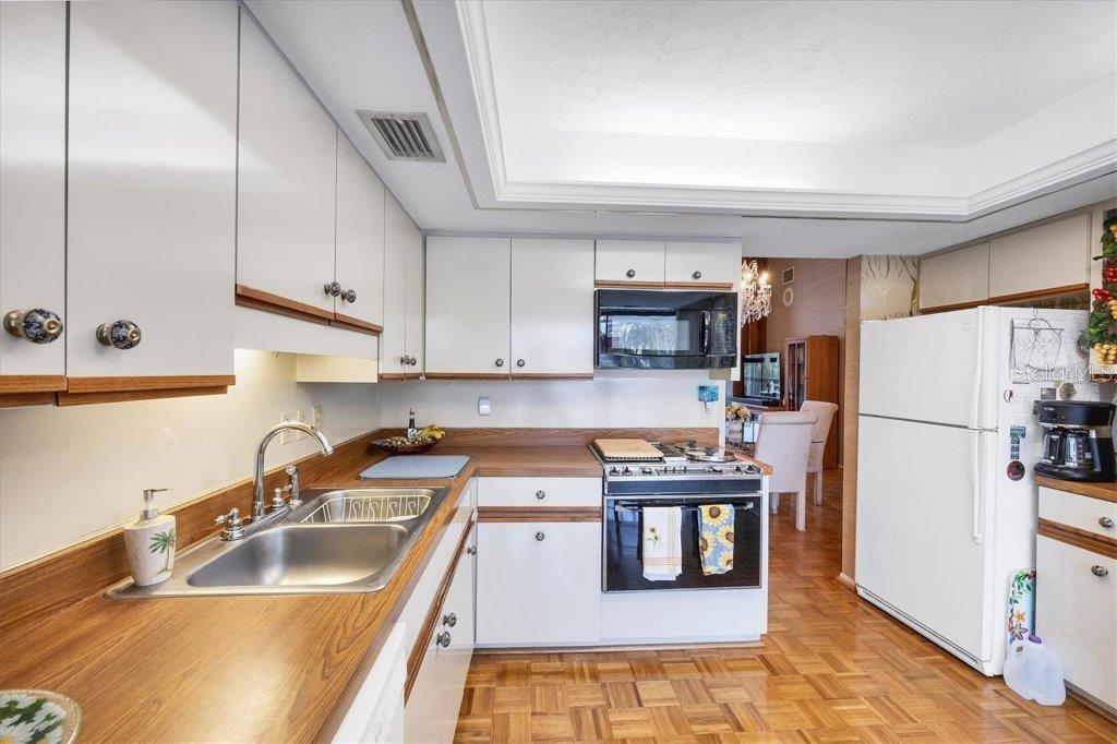 ROBERTS POINT - Residential