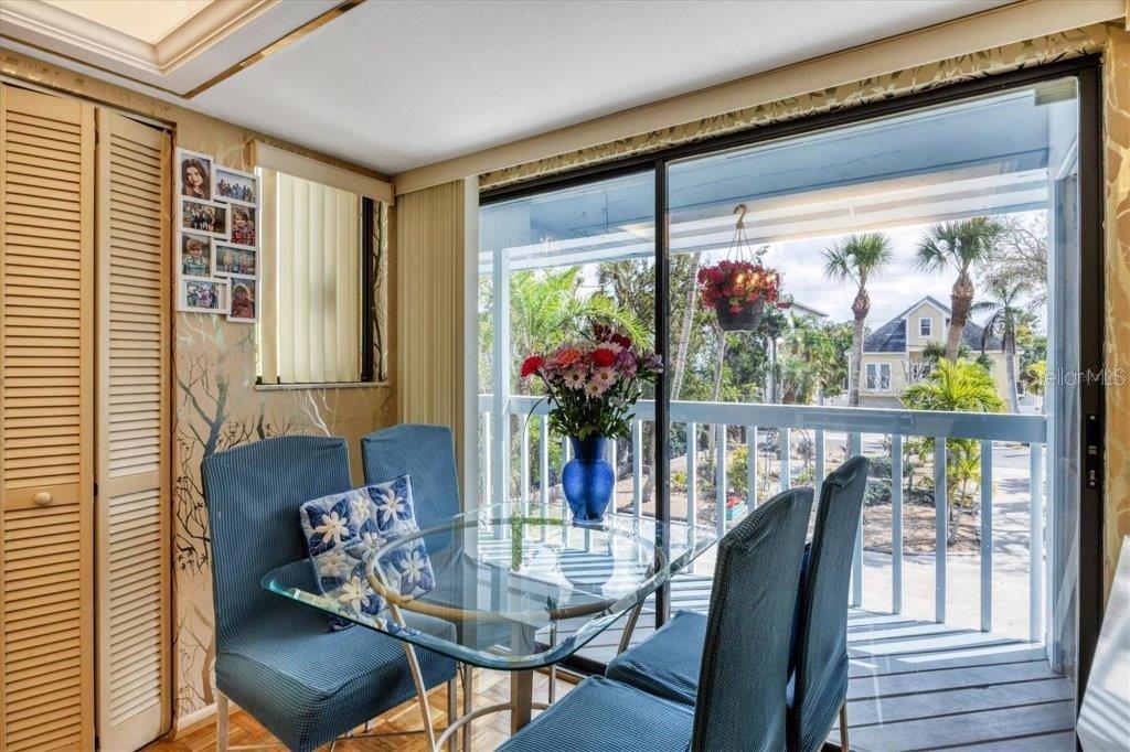 ROBERTS POINT - Residential