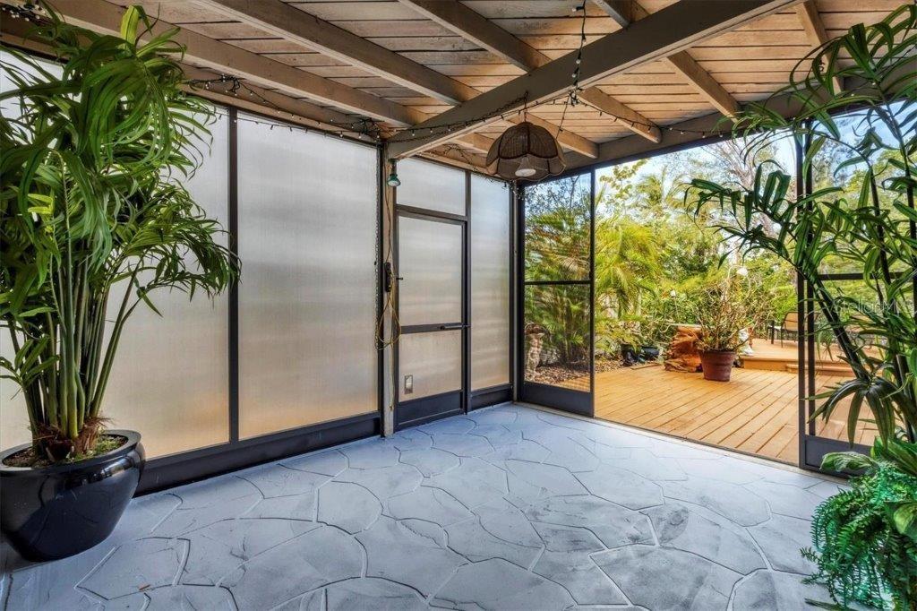 ROBERTS POINT - Residential