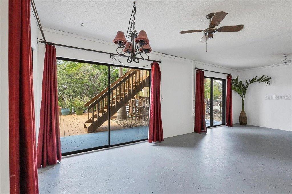 ROBERTS POINT - Residential