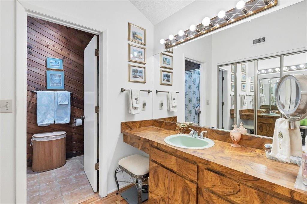 ROBERTS POINT - Residential