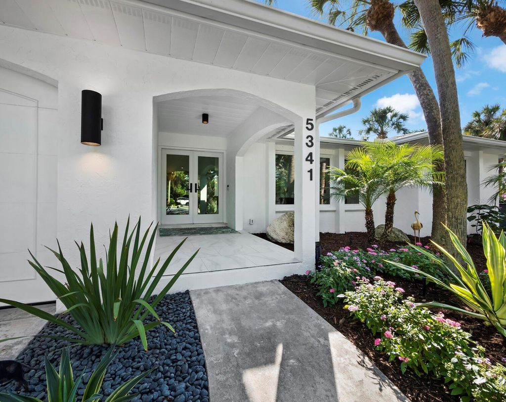 Photo of 5341 Siesta Court, Sarasota, FL 34242 (MLS # A4671562)