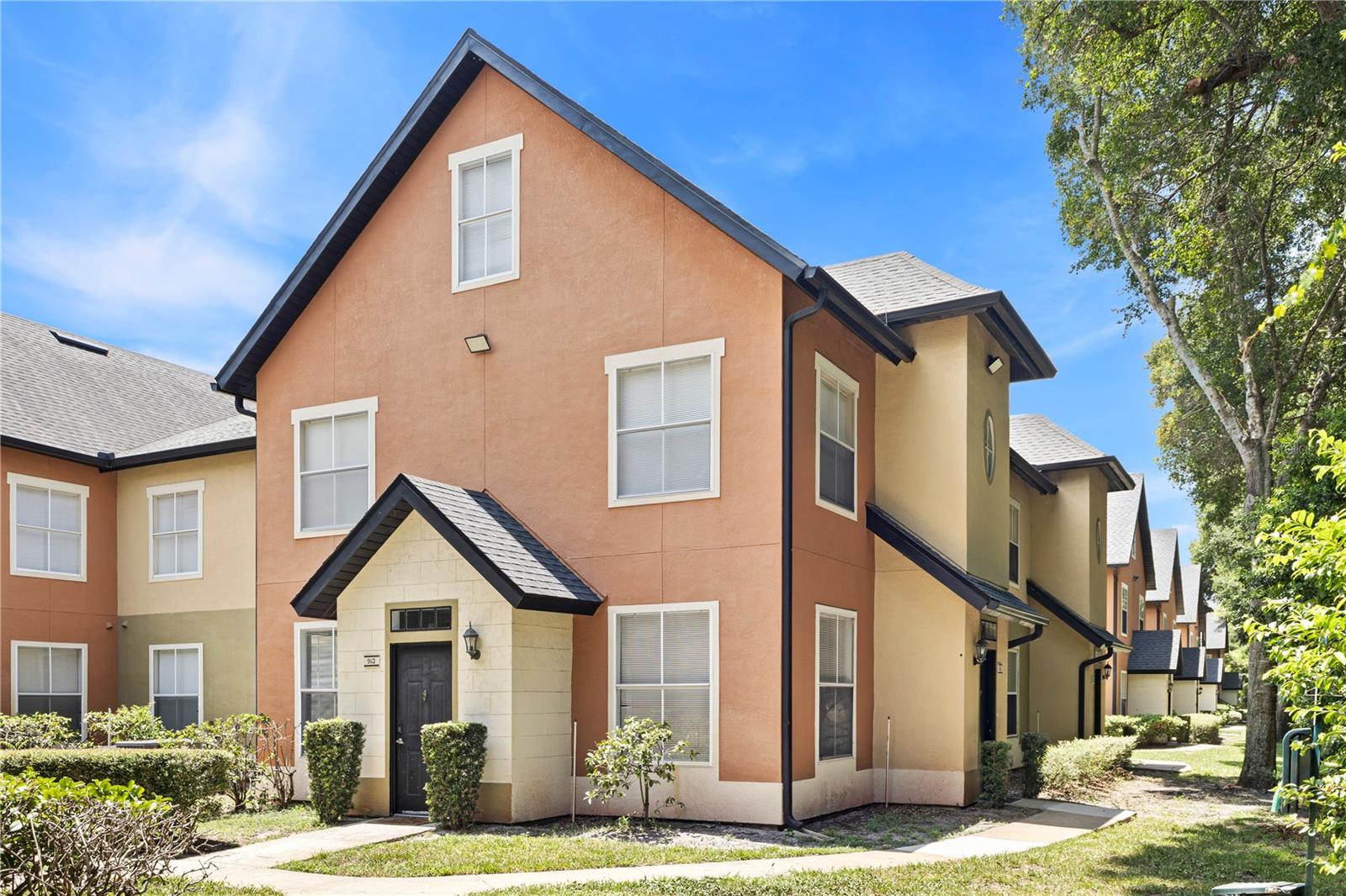 Welcome to this beautiful 2-bedroom, 2-bathroom condo located on the first floor in the sought-after gated community The Fountains at Metrowest!
This spacious unit offers 1,077 sqft of comfortable living space with vinyl flooring throughout — no carpet! The open layout includes a fully equipped kitchen, in-unit laundry with washer and dryer, and generously sized walk-in closets in both bedrooms.
Enjoy the convenience of being just minutes from Valencia College, Universal Studios, shopping centers, supermarkets, and great restaurants. The community features a clubhouse with a pool, and gated access for added security.
Whether you're a student, full-time resident, or investor, this property is an excellent opportunity in one of Orlando’s most desirable locations!