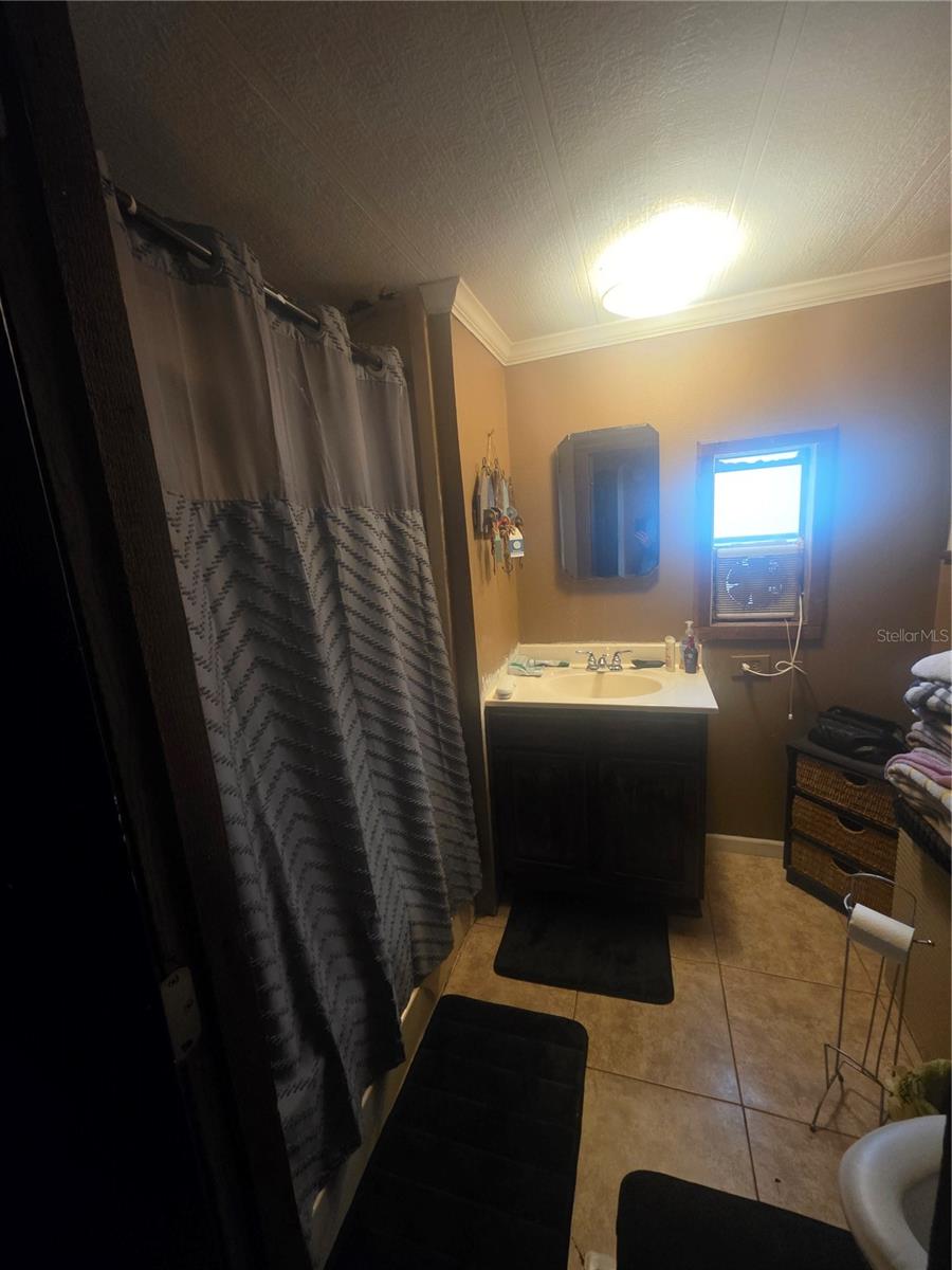 WHISPERING OAKS - Residential