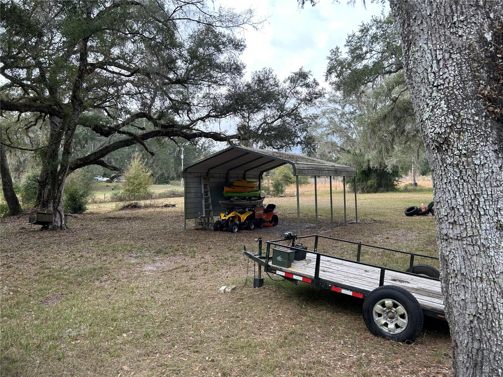 WHISPERING OAKS - Residential