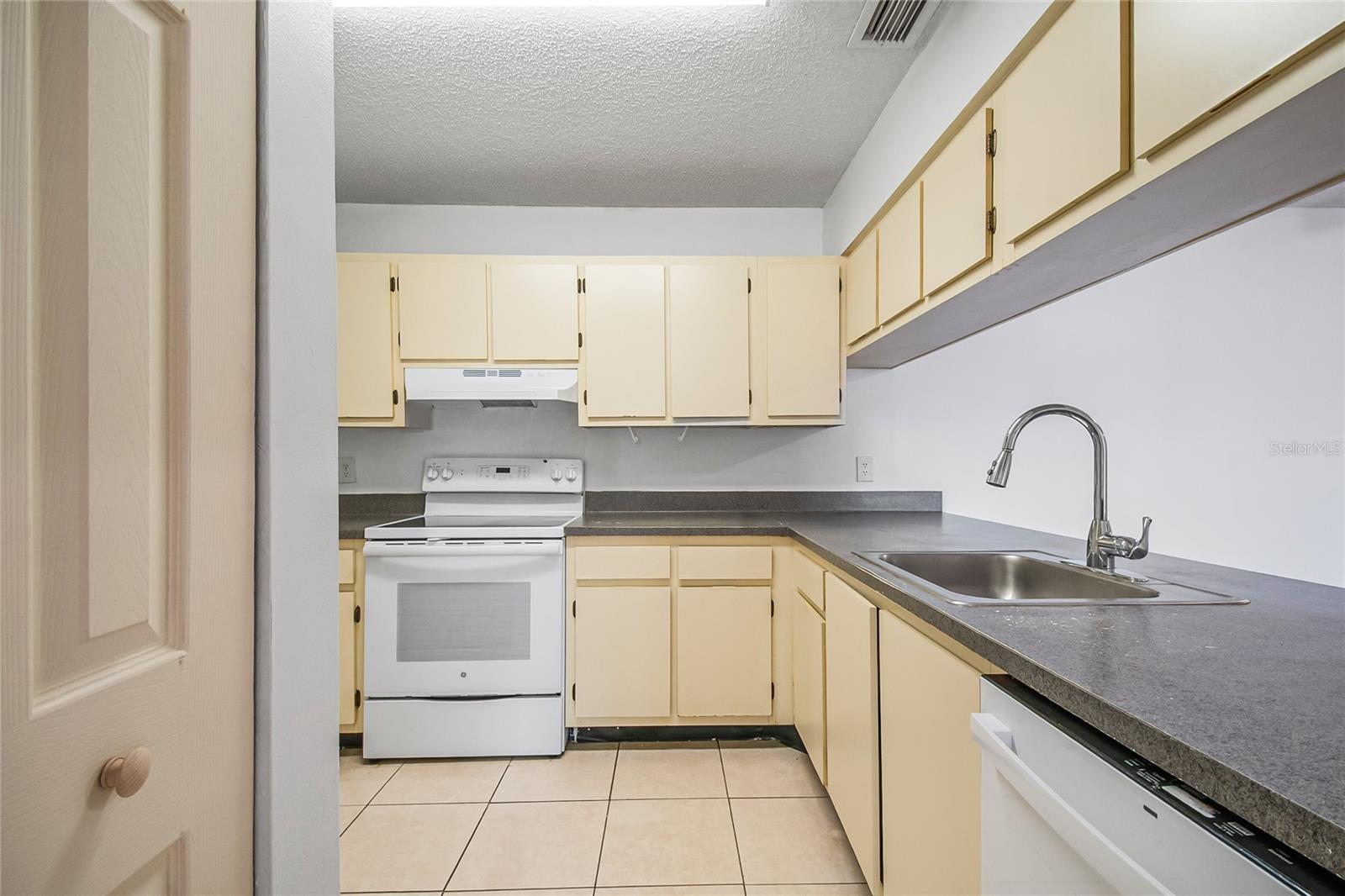 OXFORD SQUARE CONDO - Residential Lease