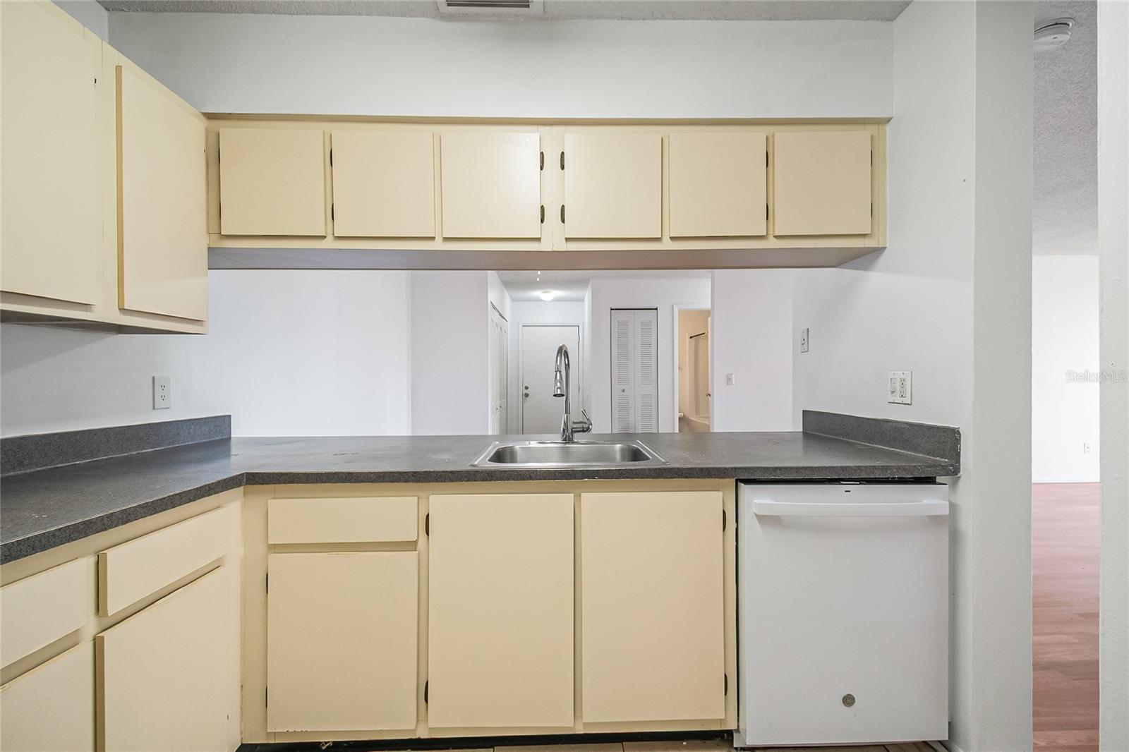 OXFORD SQUARE CONDO - Residential Lease