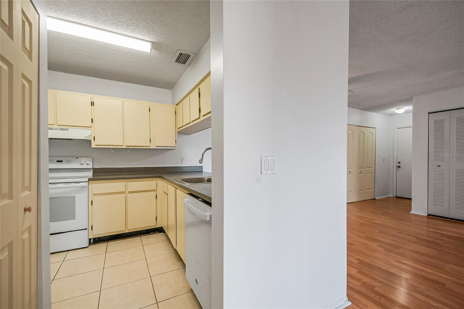 OXFORD SQUARE CONDO - Residential Lease