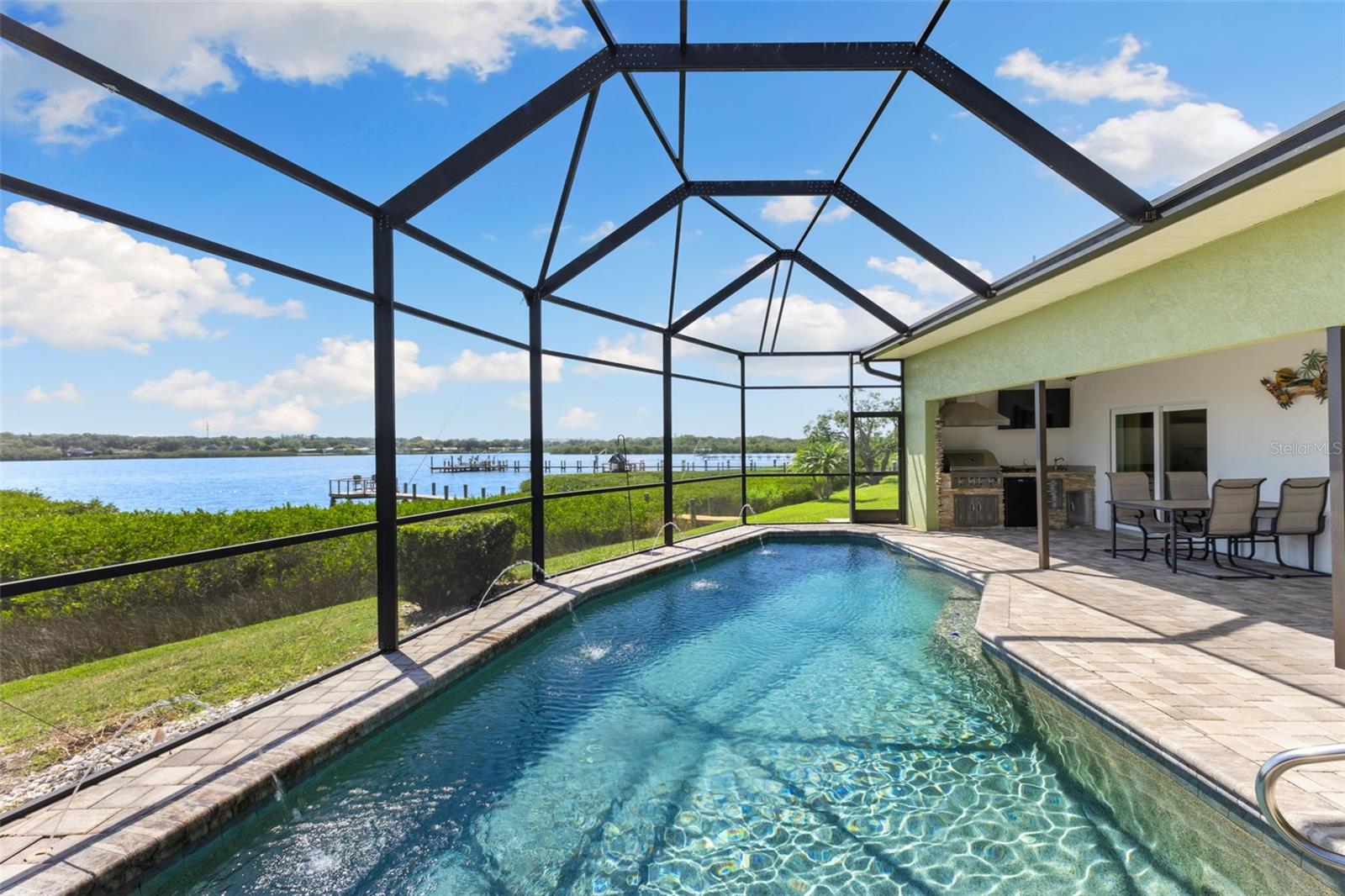 BAYS END - Residential